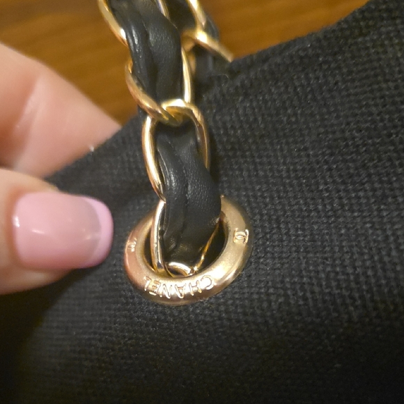 Chanel Black Tote with Gold Chain - Picture 4 of 8